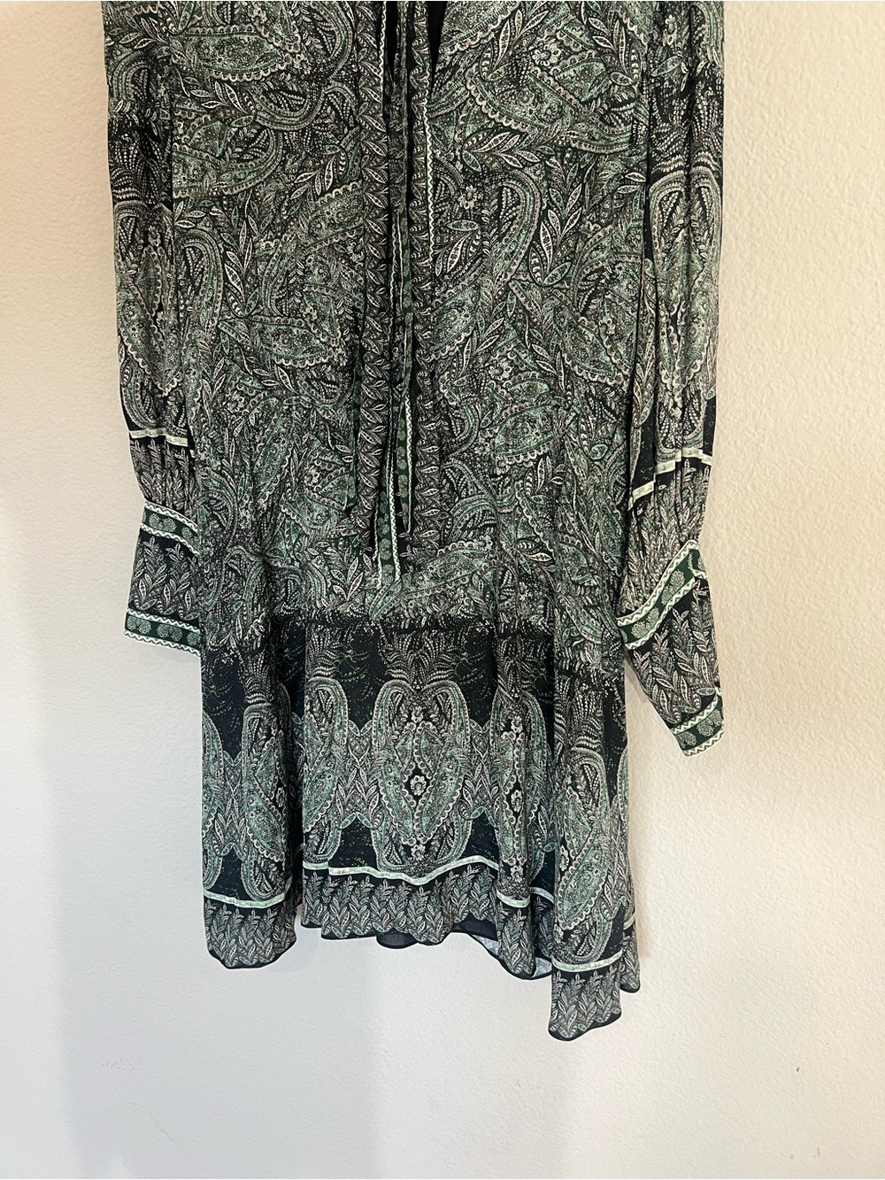 Alice & Olivia Tanisha long sleeve tie neck mini dress green paisley sz 14 - Picture 9 of 16